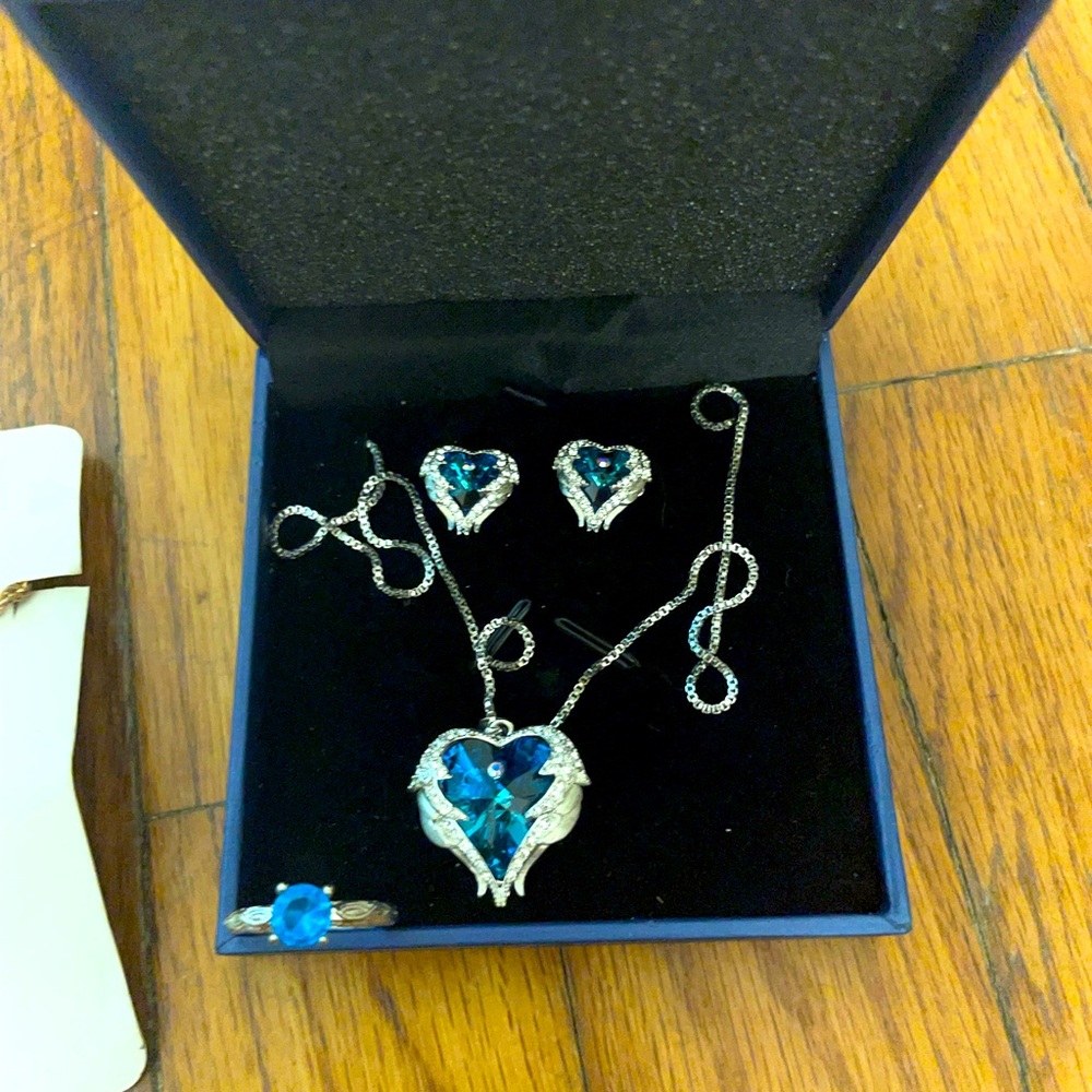 Lot of jewelry
